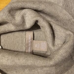 Banana Republic women's XLarge Tan Sweater